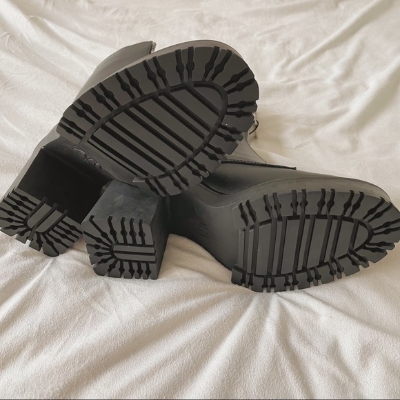 ZARA Zippered Leather Heeled Boots - Picture 12 of 14